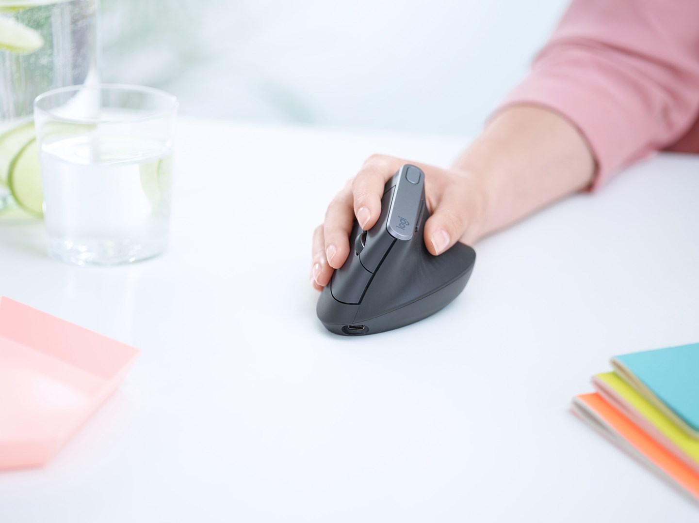 [OUTLET] Logitech MX Vertical Mouse, RF Wireless+Bluetooth, ергономски, сив
