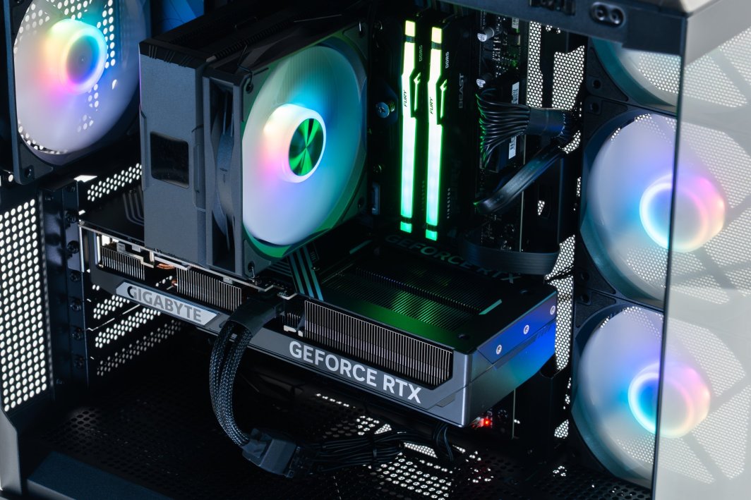 Kompjuter gaming Game X G100, Core Ultra 5 245KF, 32GB RAM, RTX 5070 Ti, 1TB SSD, i zi
