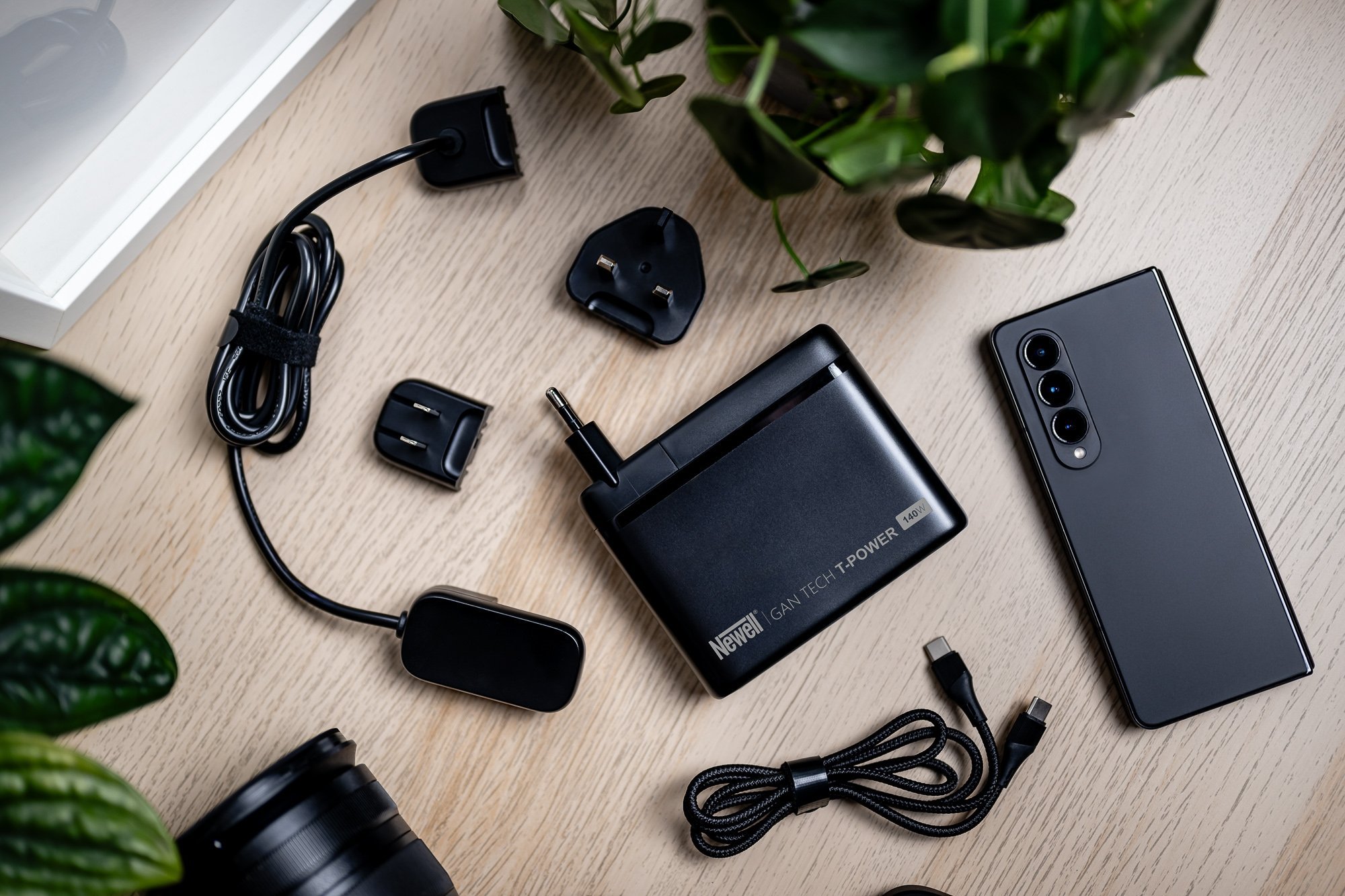 Karikues muri Newell GaN Tech T-power, 140W, 6 porte USB, me adapterë prizash
