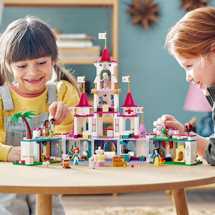 Set LEGO® I Disney Princess ™ 43205 Unforgettable adventures at the castle, 698 pjesë