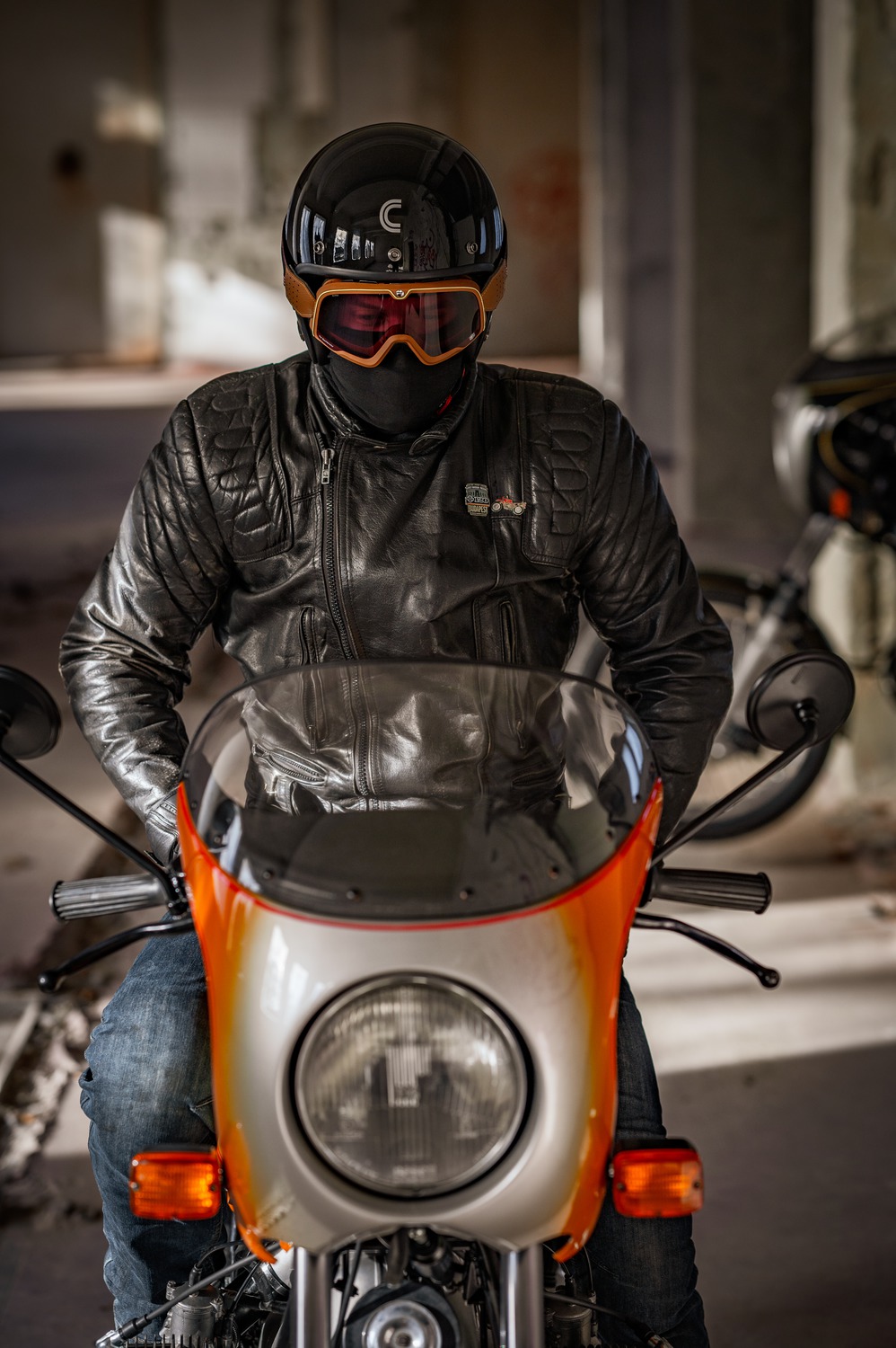 Helmetë moto CASSIDA ESO Forty Nine, fiberglass, ECE 22.06, e zezë perlë ar gri