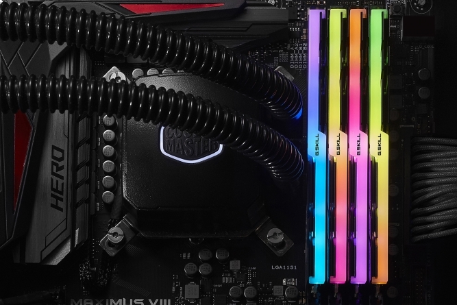 Memorie G.Skill Trident Z RGB, DDR4, 32 GB, 3200 MHz, CL16, F4-3200C16Q-32GTZR