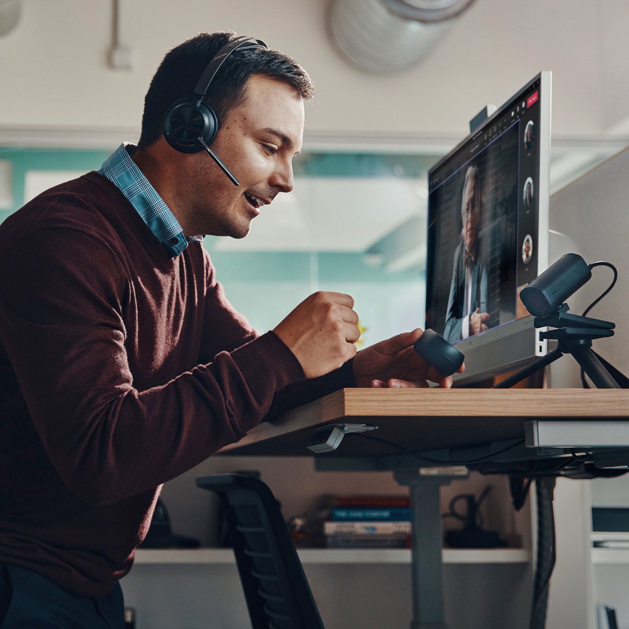 Kufje zyre Poly Voyager Focus 2 USB C, pa tela, USB C, të zeza