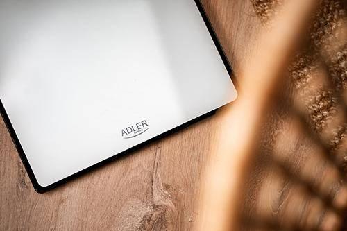 Peshore personale Adler AD 8174w, e bardhë