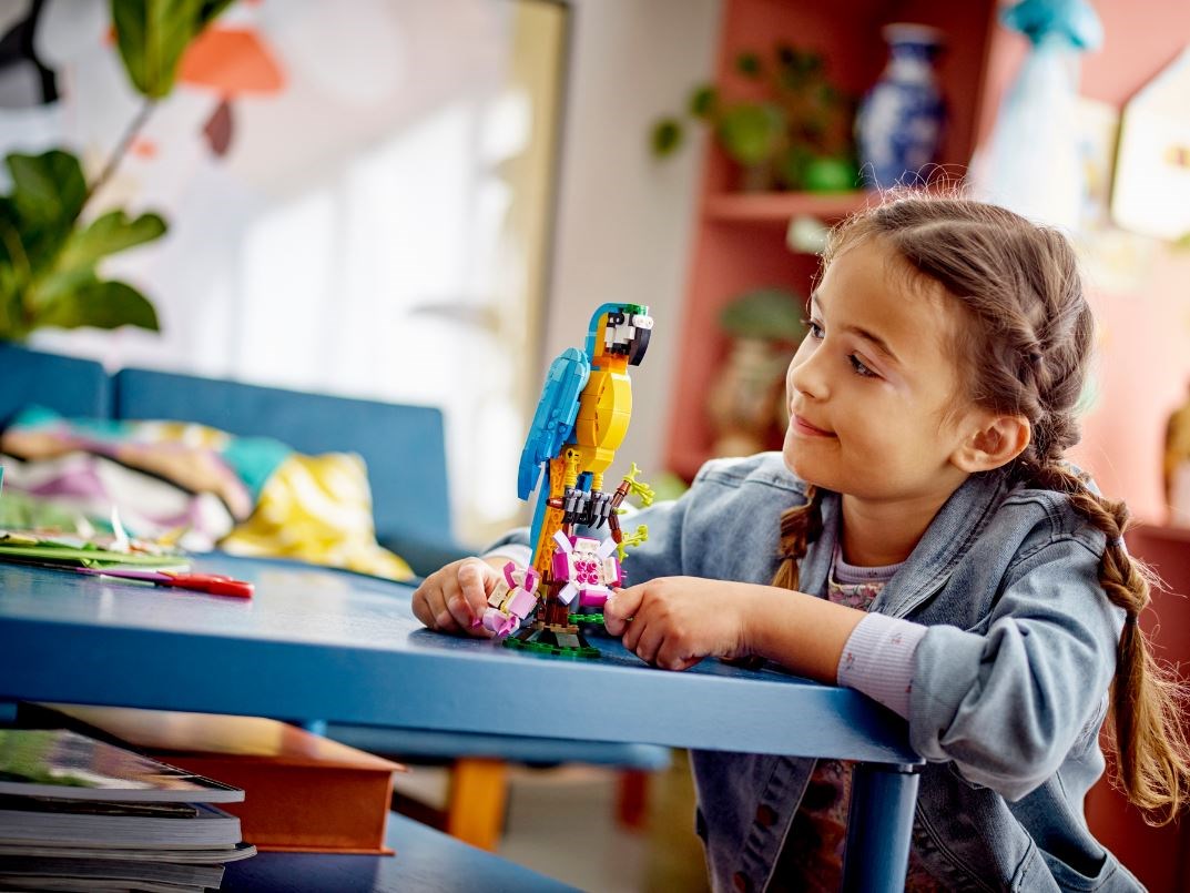 Set lodër LEGO Creator Exotic Parrot 31136, 3 në 1, 7 vjeç+