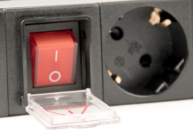 Njësi shpërndarëse energjie Gembird EG-PDU-014-C14, 8 dalje Schuko, 1U, e zezë