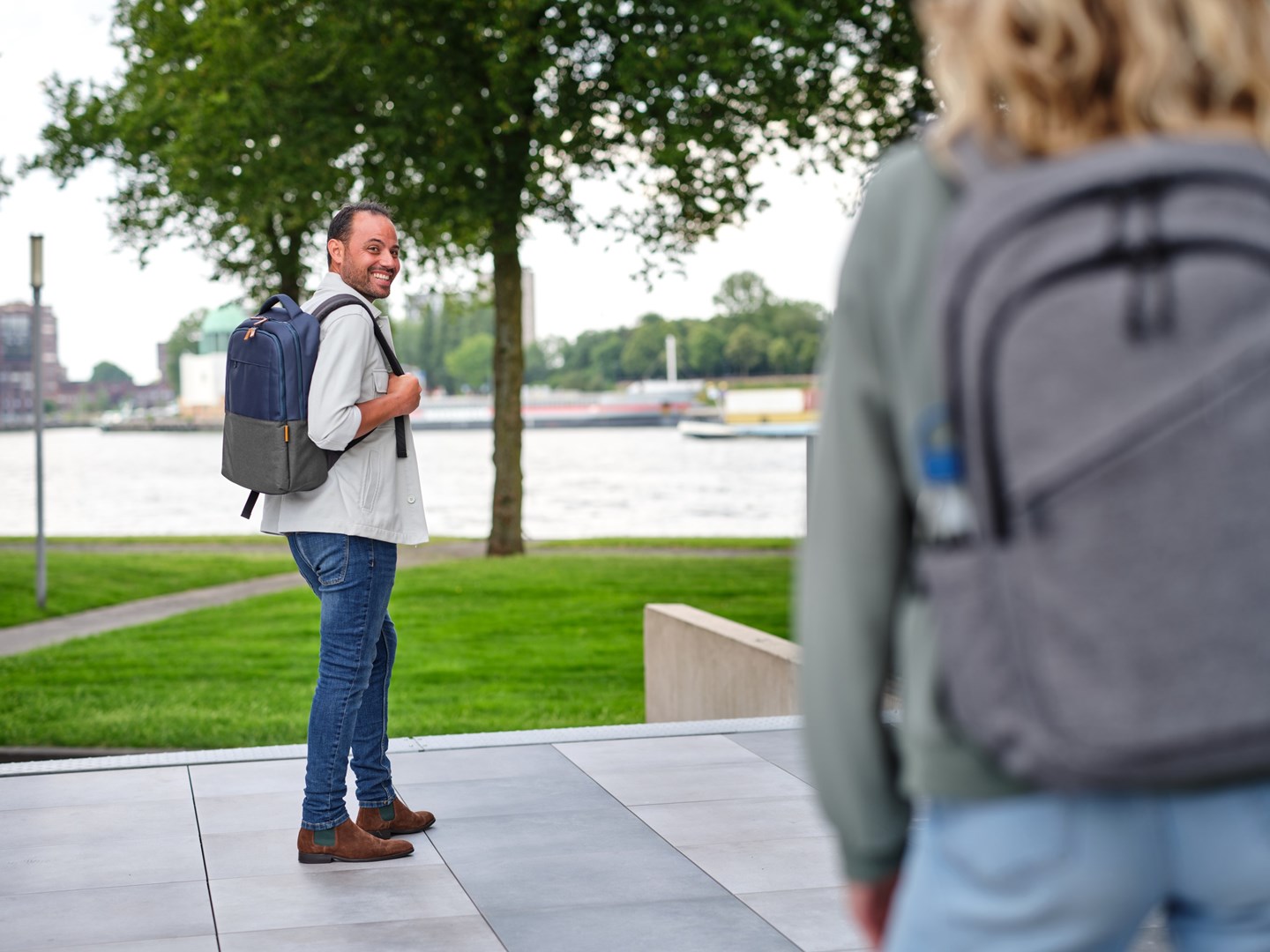 Çantë shpine për laptop Trust Avana, 16", e hirtë