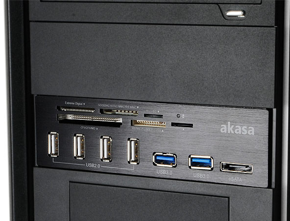 Lexues për karta AKASA InterConnect Pro