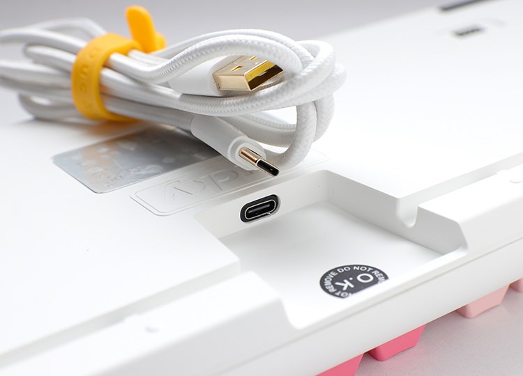 Tastierë lojërash Ducky One 3 Gossamer TKL, Cherry MX Brown, rozë/e argjendtë