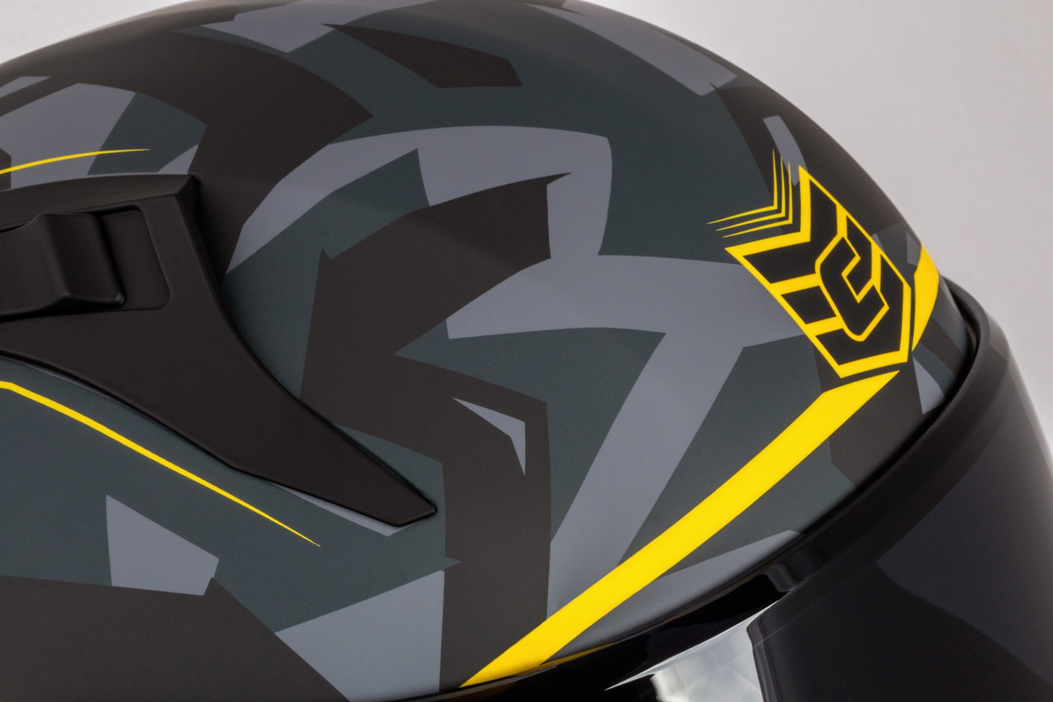 Helmetë moto CASSIDA Aero ATCK, integrale, polikarbonat, gri kamuflazh e zezë e verdhë neon
