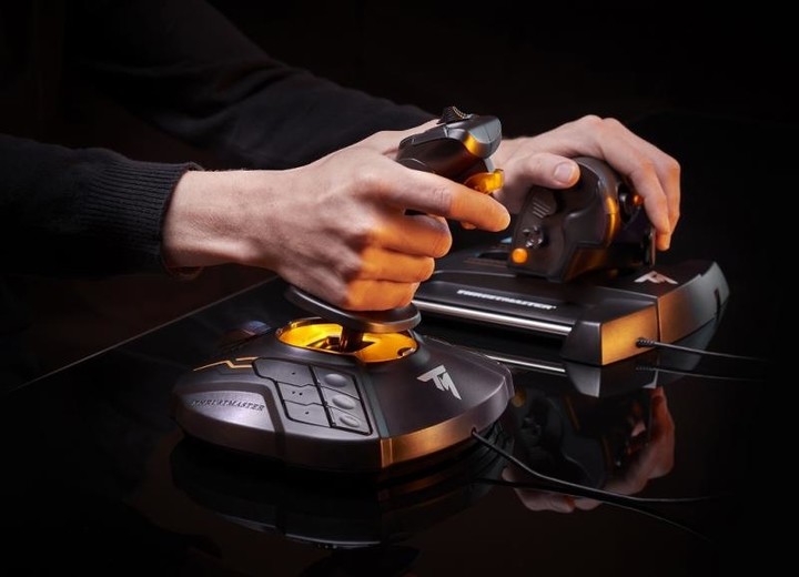 Joystick Thrustmaster me pedale T.16000M