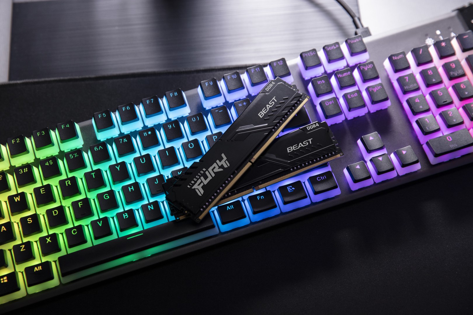 Memorie RAM Kingston FURY 32GB 3600MT/s DDR4 CL18 DIMM Beast