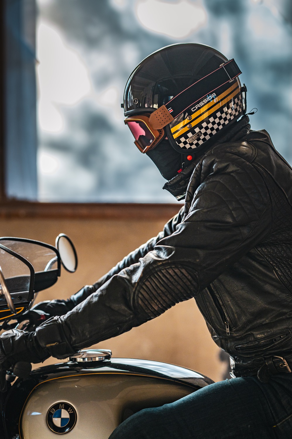 Helmetë moto CASSIDA ESO Forty Nine, fiberglass, ECE 22.06, e zezë perlë ar gri