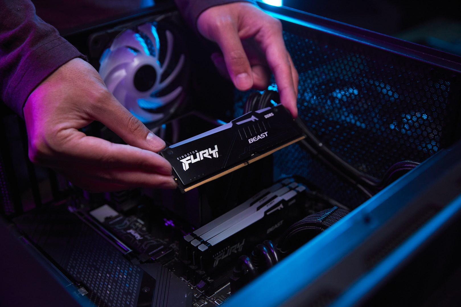RAM desktop Kingston FURY Beast, 32GB DDR5, 6000MT/s, RGB, i zi