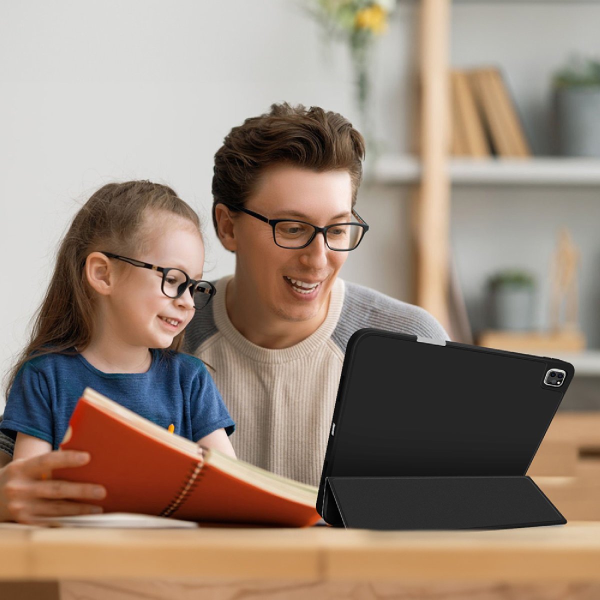 Mbulesë tablet 4smarts Folio Case Basic për iPad Pro 13 M4 2024, TPU, me kapak, e zezë