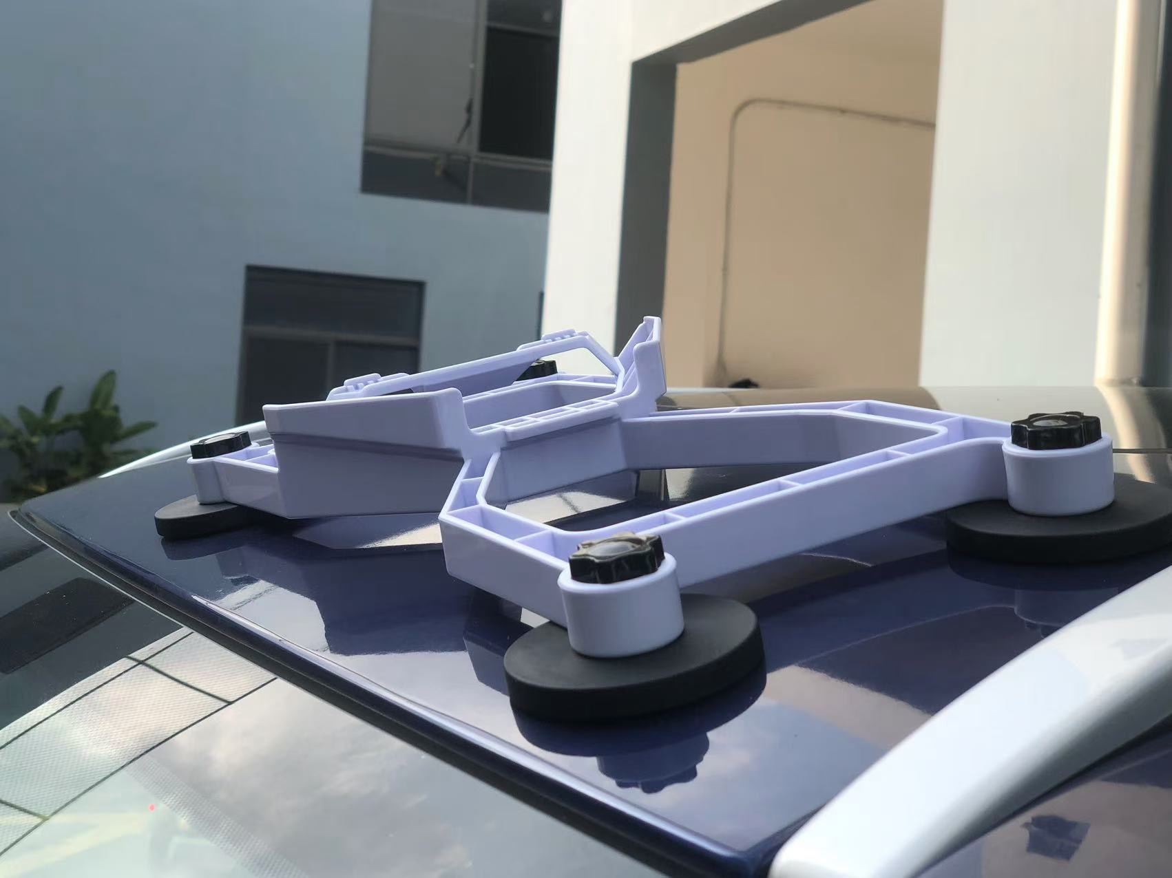 Mbajtës magnetik për makinë Starlink Mini, i bardhë