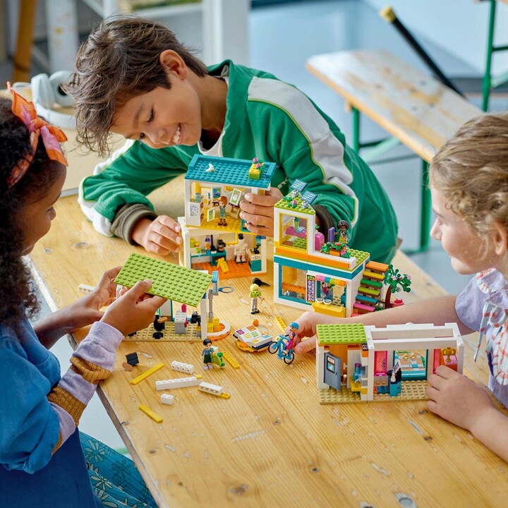 Set LEGO® Friends 41731 Heartlake International School, 985 pjesë