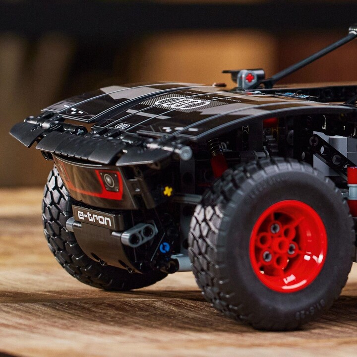 Set LEGO® Technic 42160 Audi RS Q e-tron, 914 copë