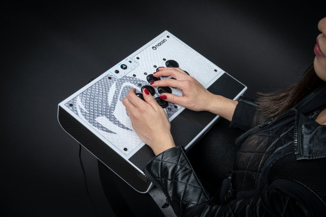 Kontroller Nacon PS5 ARCADE, me kabllo