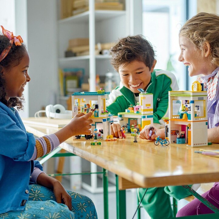 Set LEGO® Friends 41731 Heartlake International School, 985 pjesë