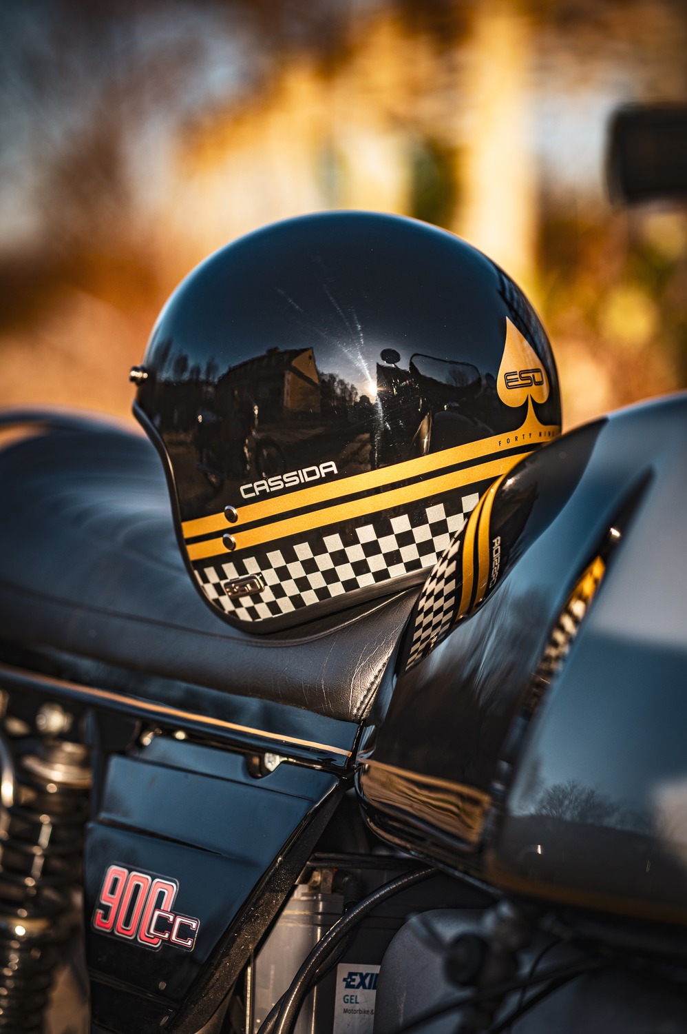 Helmetë moto CASSIDA ESO Forty Nine, fiberglass, ECE 22.06, e zezë perlë ar gri