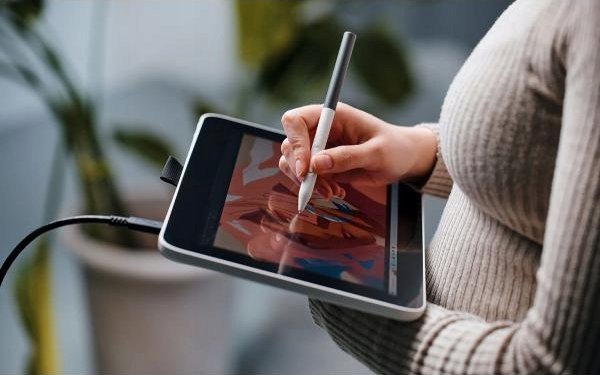 Графички таблет Wacom One 13 Touch DTH134W0B, 13.3\", Full HD, бел