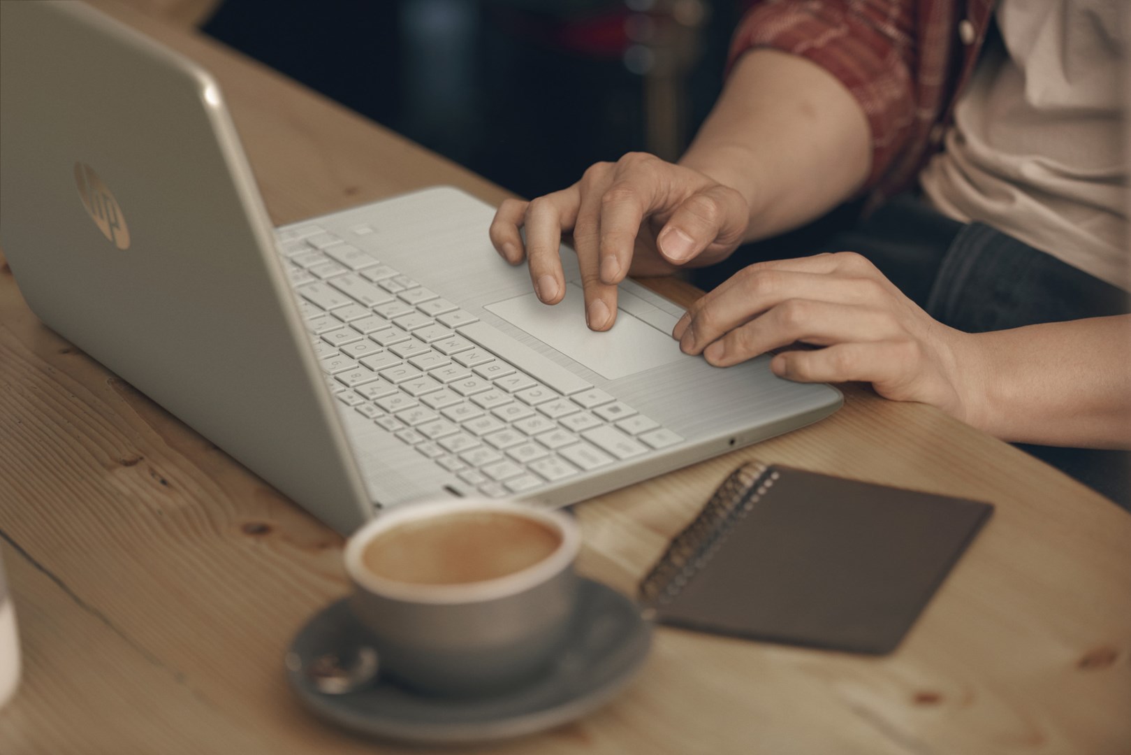 Laptop HP 15s-eq2289nw, 15,6”, Ryzen 3 5300U, 8GB RAM , 256 GB SSD, AMD Radeon Graphics, i argjendtë 