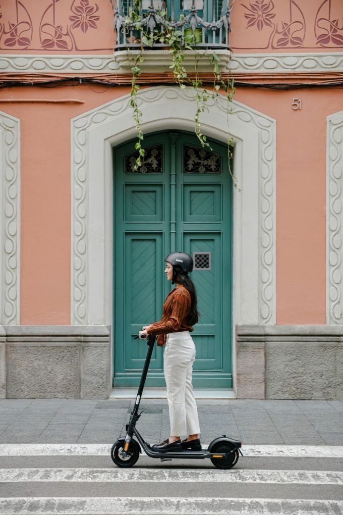 Trotinet elektrik Segway Ninebot KickScooter F2 E, motor 400W, bateri 10.2Ah, i zi