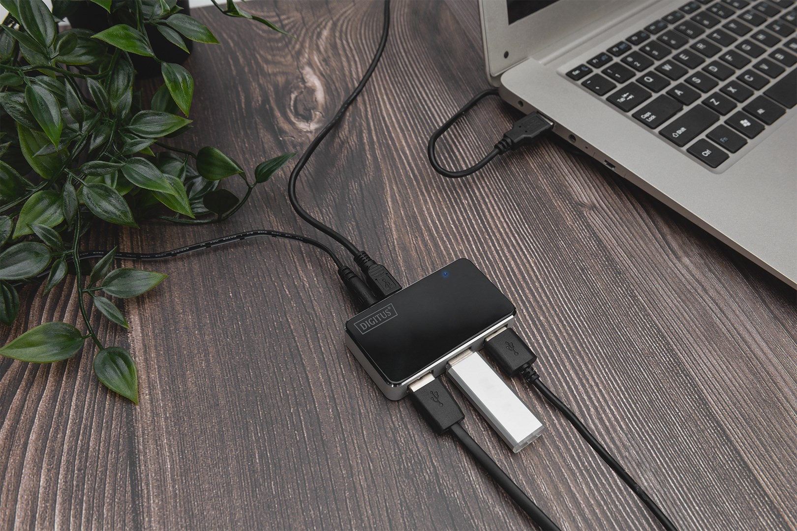 Qendër USB Digitus 4-Port USB 2.0 HighSpeed, e zezë