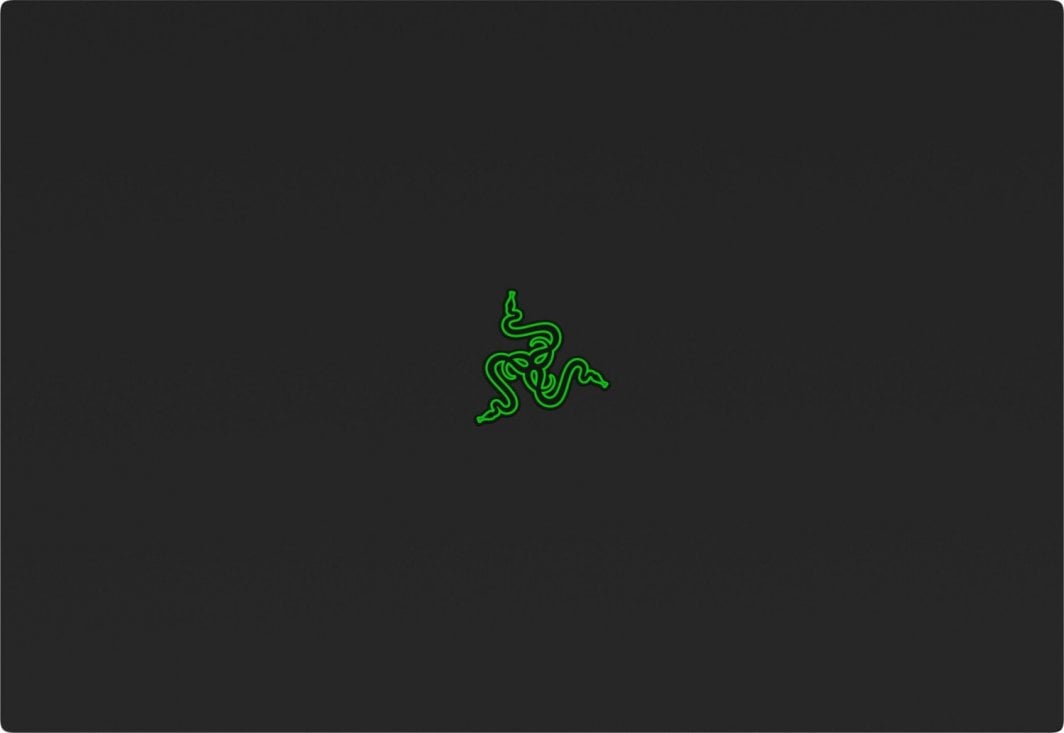 Laptop Razer, 18" 240 Hz, Intel Core i9 13950HX, 32 GB RAM, 1 TB SSD, NVIDIA GeForce RTX 4080, i zi