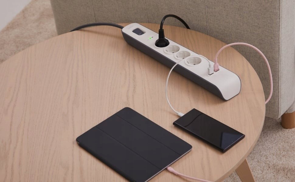 Prizëfiks Belkin Surge Protection, 4 dalje, USB, kabllo 2m, e bardhë