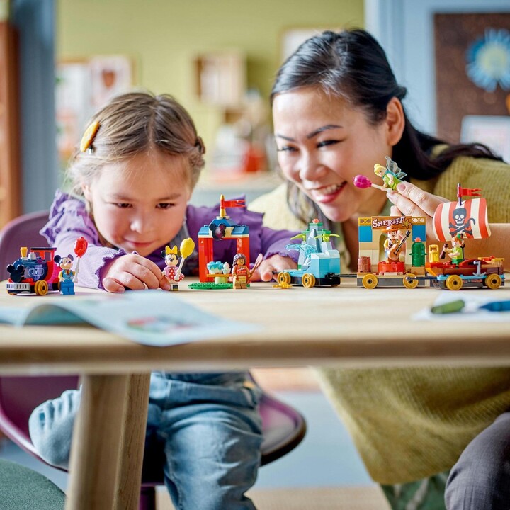 Set LEGO® I Disney 43212 Disney Festive Train, 200 pjesë