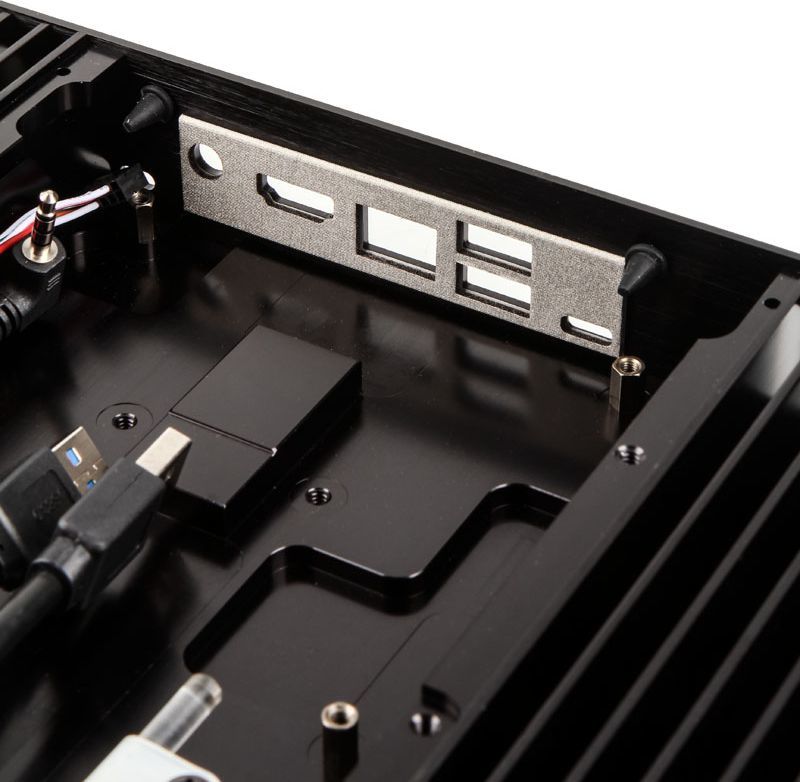 Kasë Akasa Plato X7 UCFF, NUC