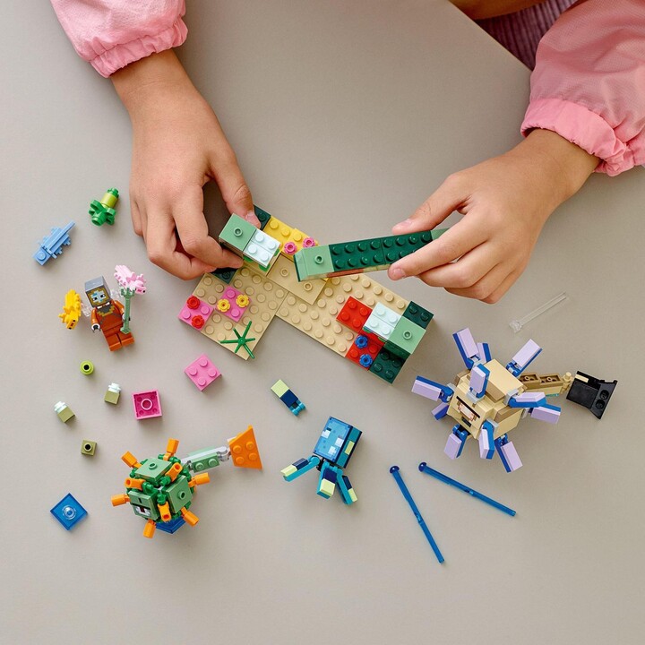 Set LEGO Minecraft 21180 The Guardian Battle