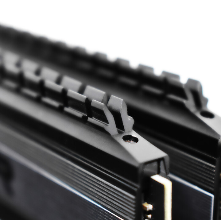 Patriot VIPER 4 16GB (2x8 GB) DDR4 3600, серија затемнување