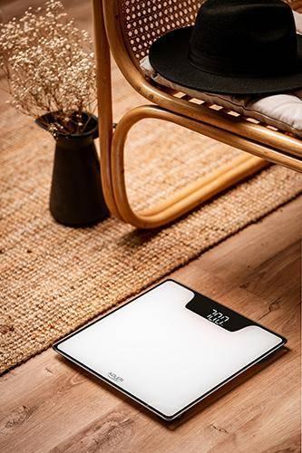 Peshore personale Adler AD 8174w, e bardhë