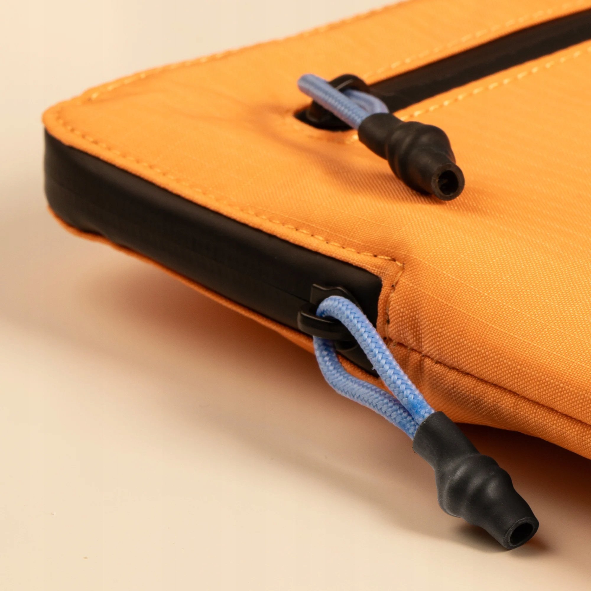 Futrollë Native Union Ultralight Sleeve për MacBook 14", rezistente ndaj ujit, e portokalltë