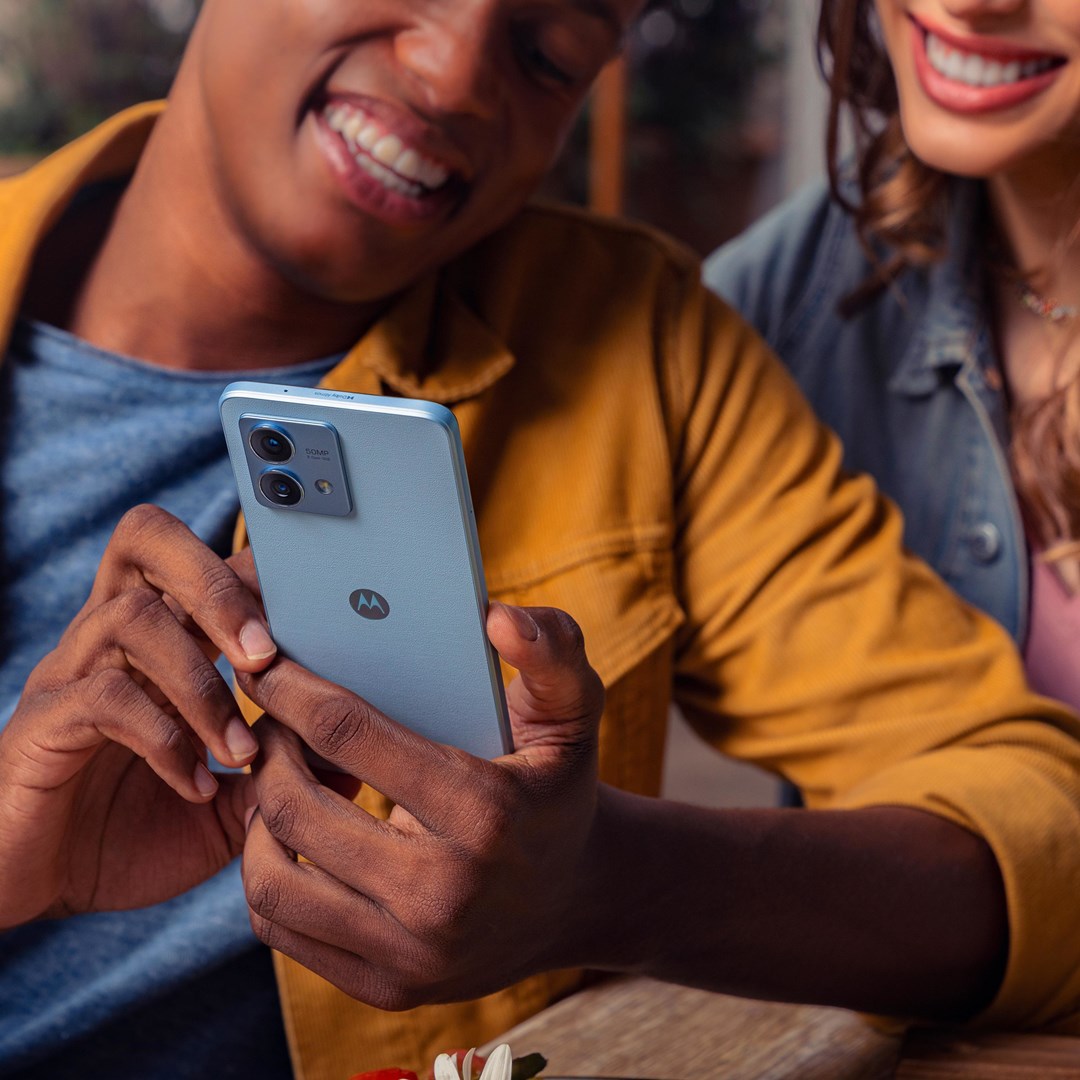 Celular Motorola moto g84, 6.55", Snapdragon 695, 256GB, i kaltër