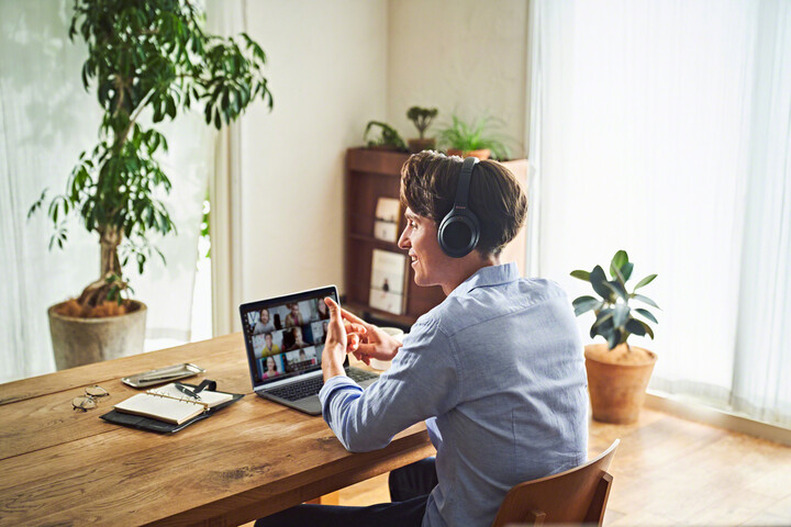 Kufje Sony WH-1000XM4, model 2020, të zeza