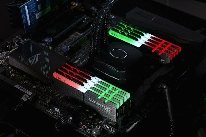 Memorie G.Skill Trident Z RGB, DDR4, 64 GB, 3600 MHz, CL18, F4-3600C18Q-64GTZR