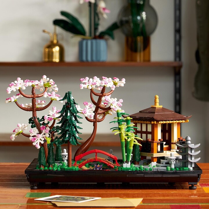 Set LEGO® Icons 10315 Quiet Garden, 1363 pjesë