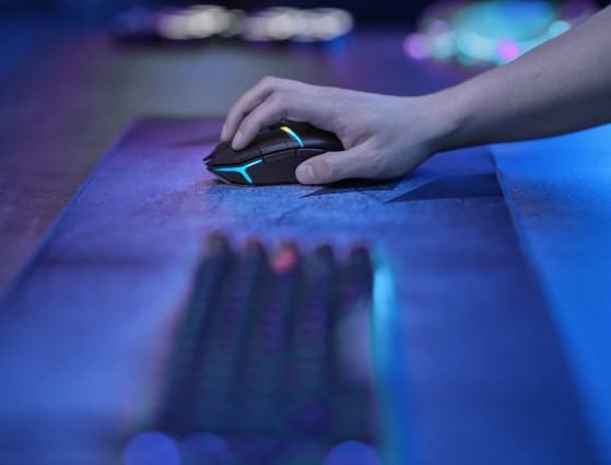 Maus lojërash Corsair CH-931B011-EU, 26000 DPI, Wireless + Bluetooth, i zi