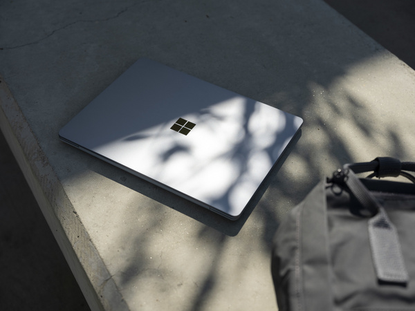 Laptop Microsoft Surface GO, 12.4", 8GB RAM, 256GB SSD, Core i5, Intel® UHD Graphics, i hirtë