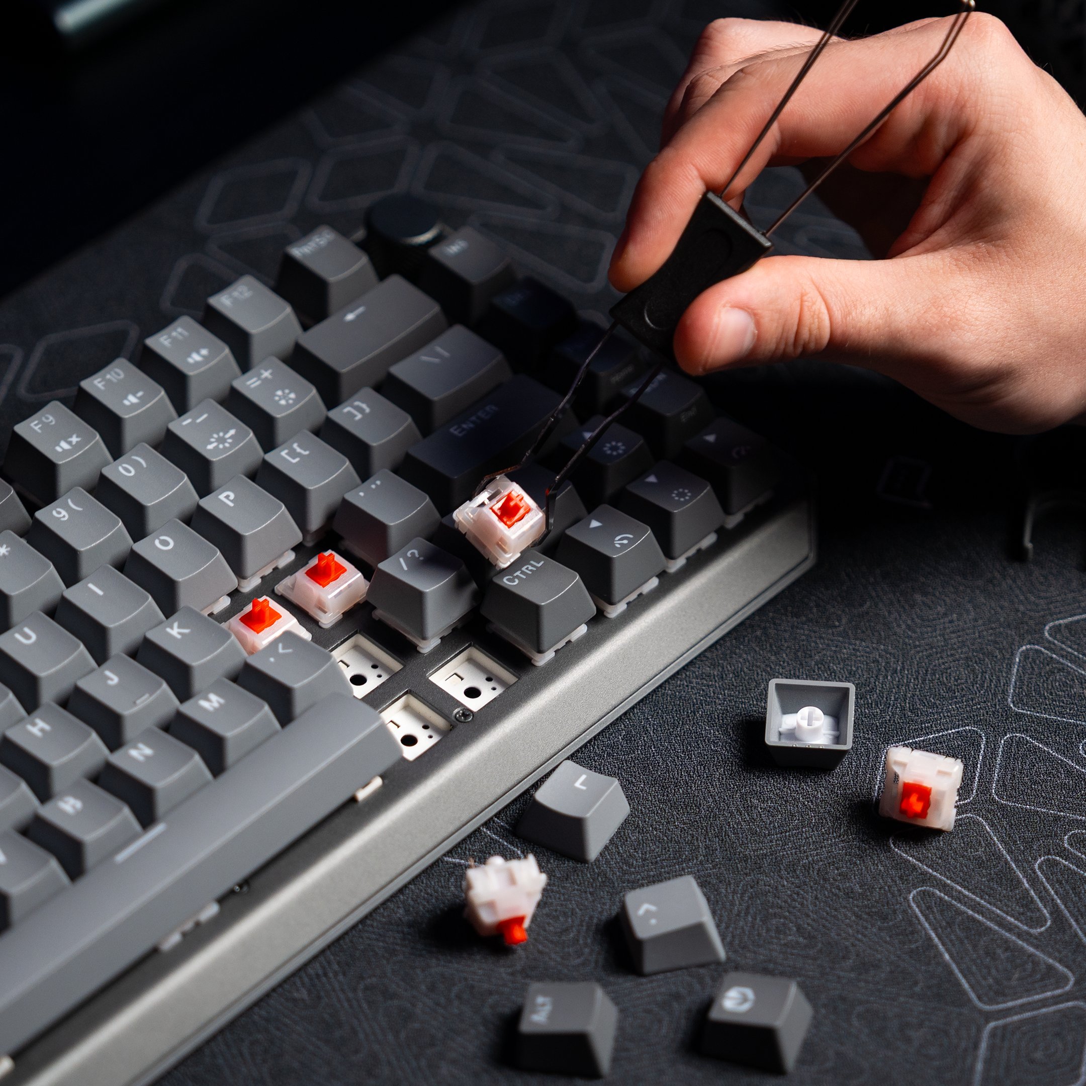 Tastierë gaming Endorfy Thock V2 75%, mekanike, ARGB, me kabllo USB