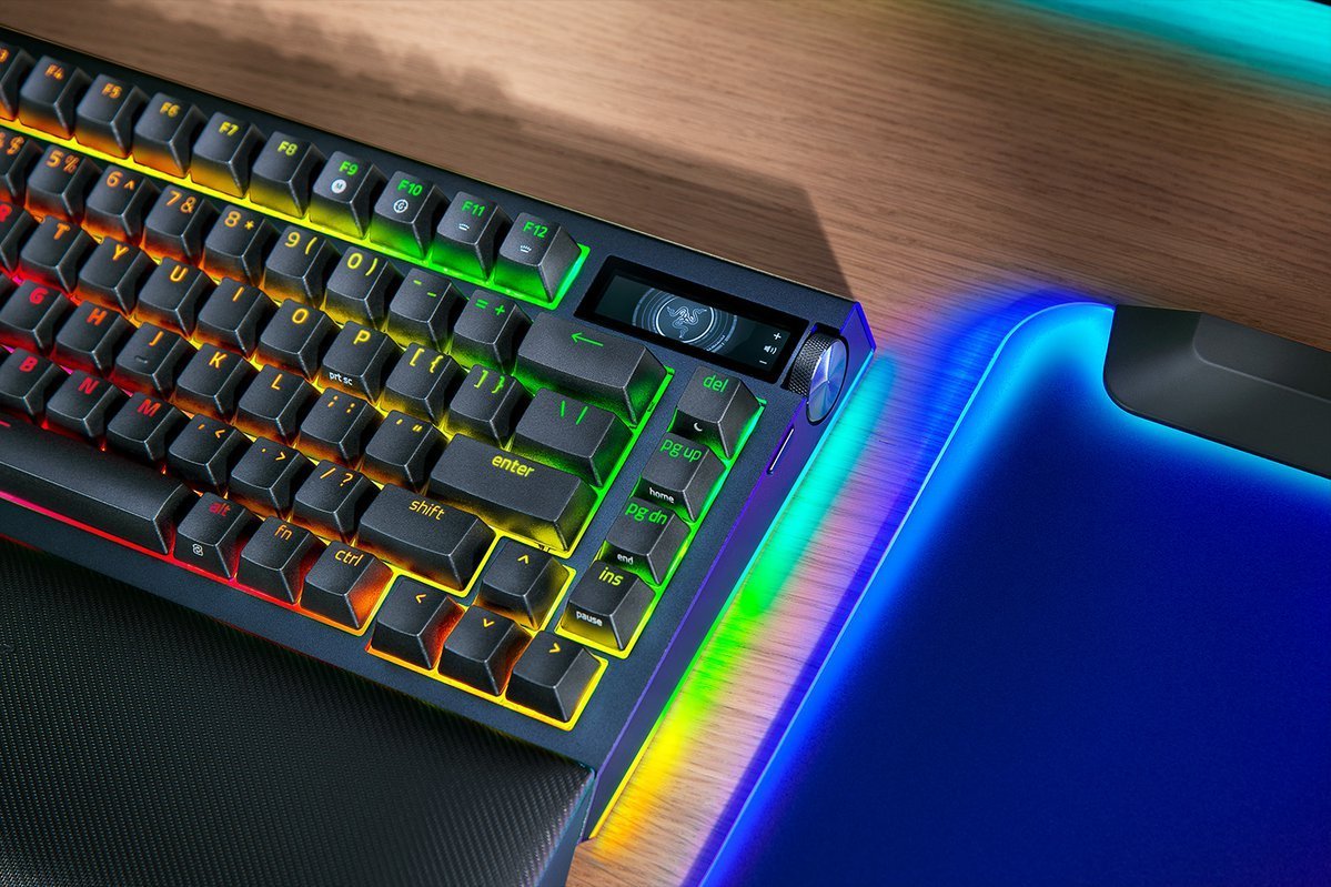 Tastierë gaming Razer BlackWidow V4 Pro 75%, mekanike, me ndriçim RGB, e zezë