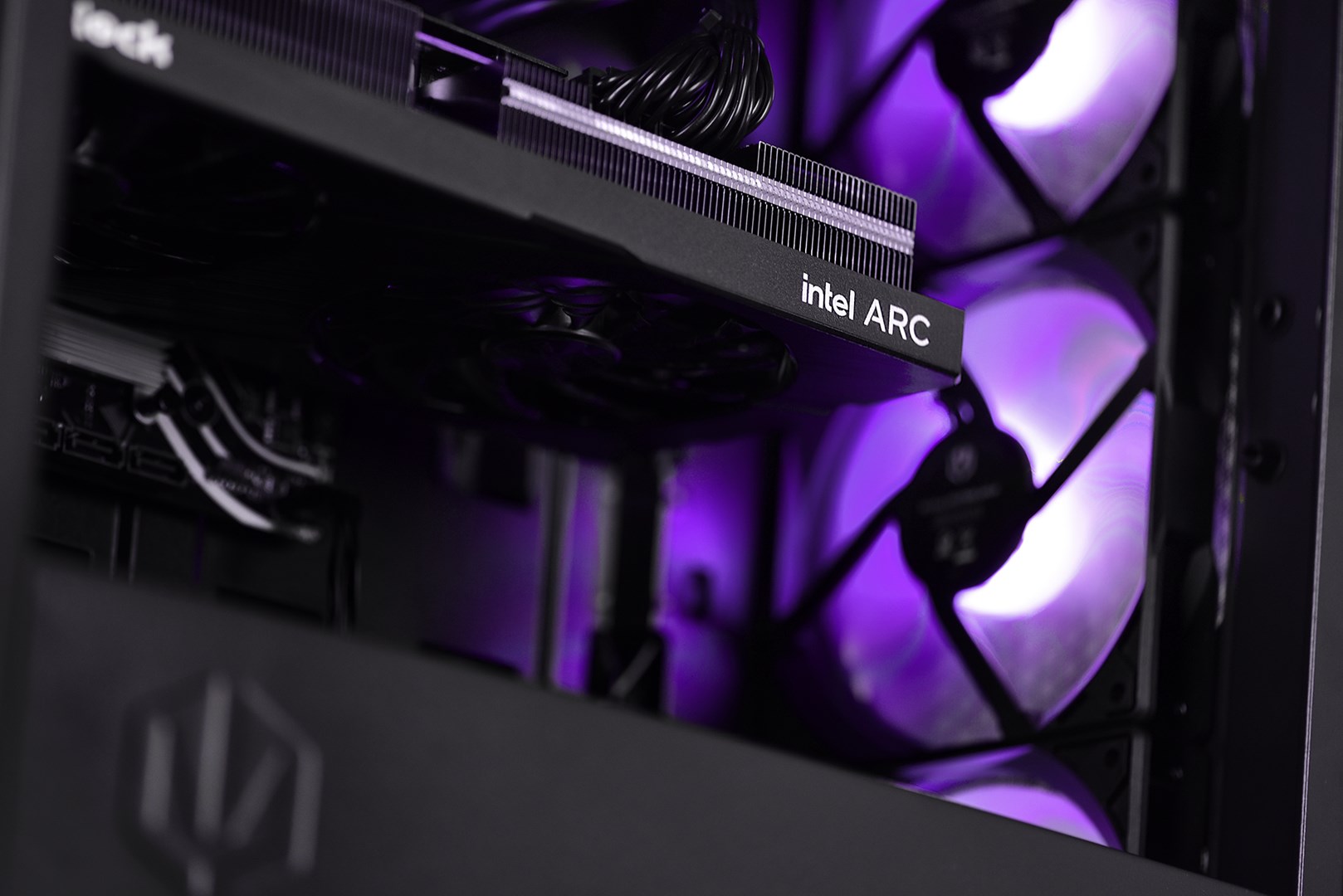 Kompjuter Action Actina, AMD Ryzen 7 5700X, 32GB RAM, 1TB SSD, AMD Radeon RX 7800 XT, i zi