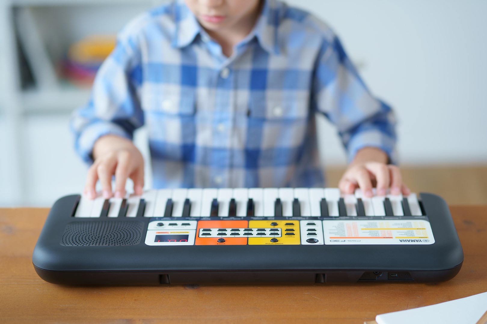 Sintetizues Yamaha PSS F30, 37 taste mini, 120 tinguj, i zi