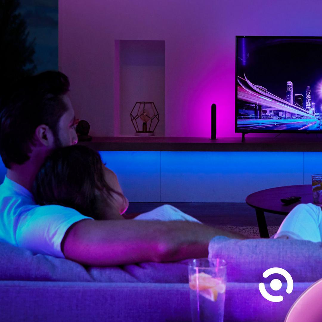 Shirit drite smart Philips Hue Lightstrip Plus V4, 2m, RGB, me Bluetooth dhe Zigbee