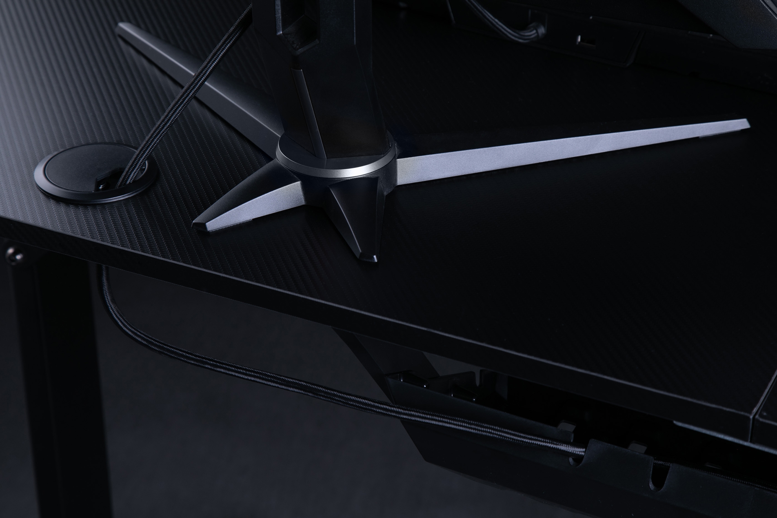 Tavolinë SENSE7 Nomad Cybernetic, 140cm x 60cm, e zezë