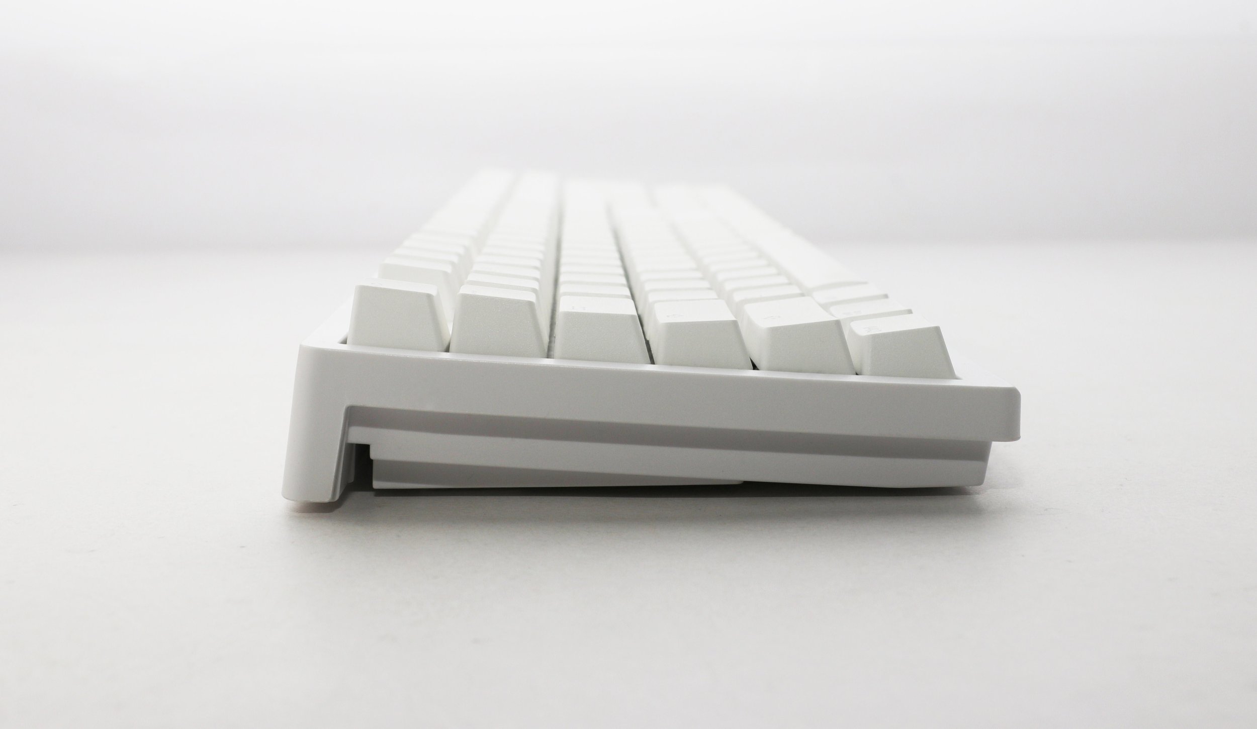 Tastierë gaming Ducky Zero 6108 Pure White, wireless, RGB, Cherry MX2A Red, US ANSI, e bardhë